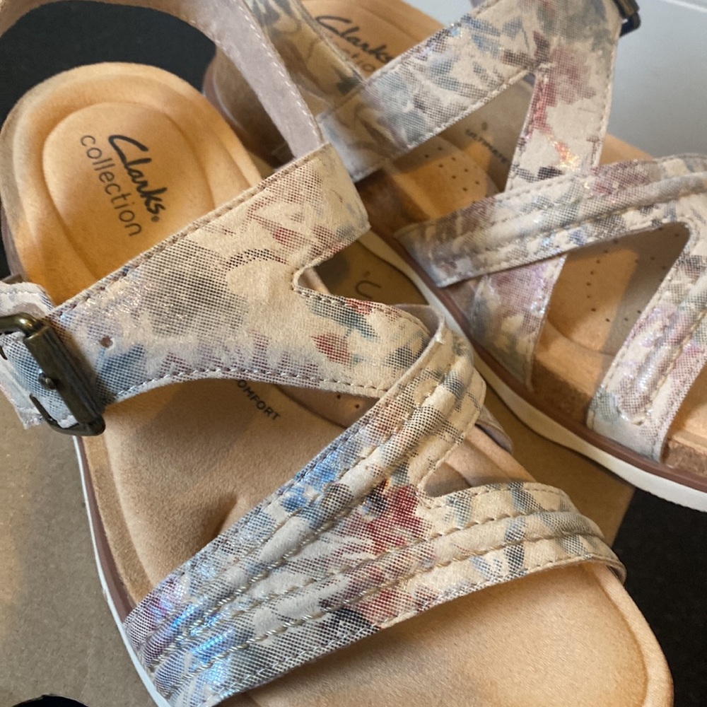 Clarks Brynn step sand floral adjustable sandal size 7 - Picture 2 of 5